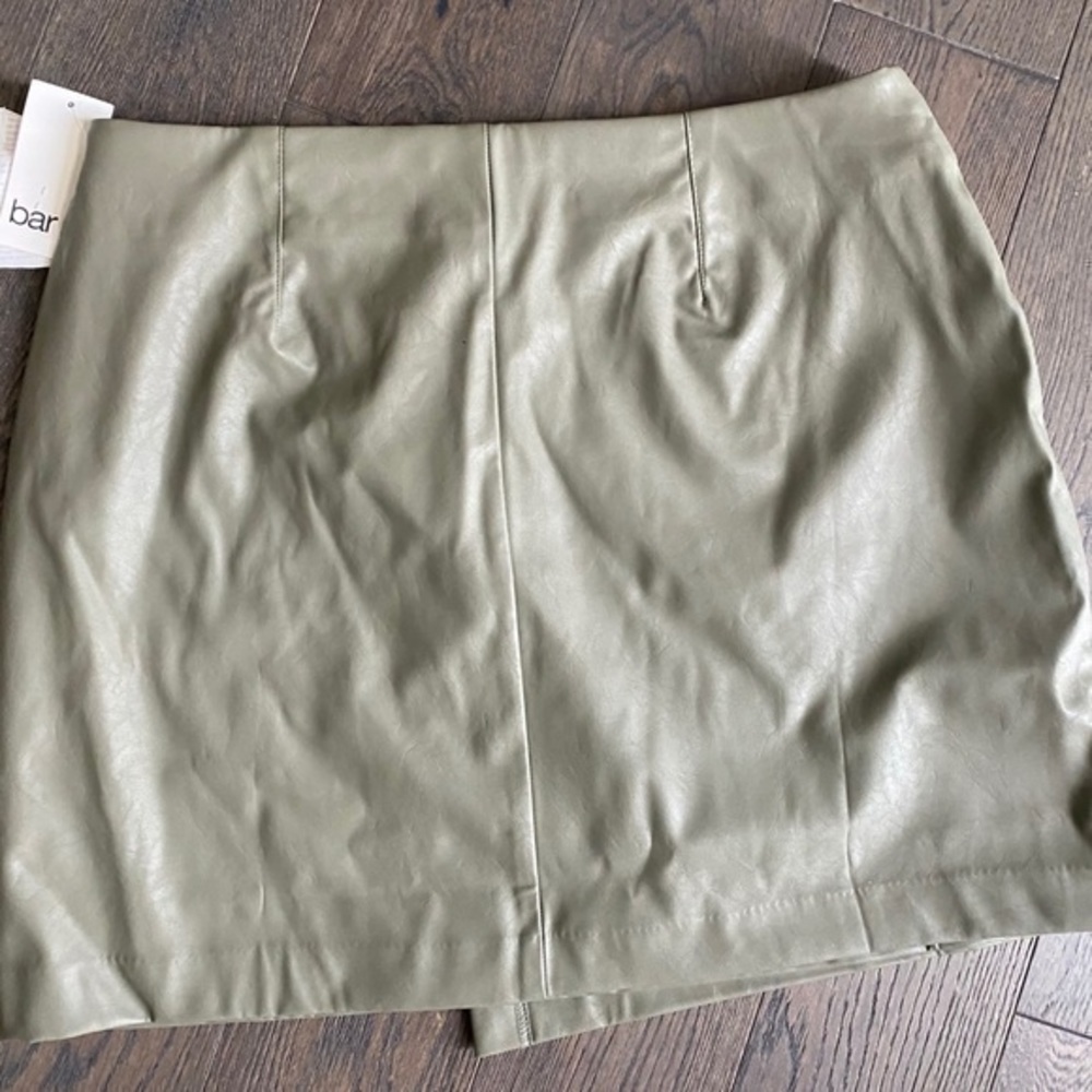 NWT bar III Army Green Pleather Skirt Size L - Picture 3 of 5